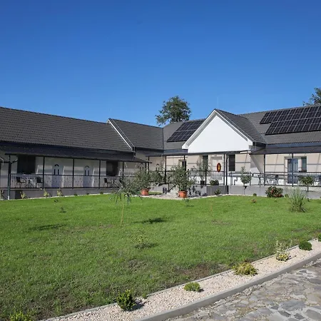 Cigandi Csaladi Panzio Bed & Breakfast 3*